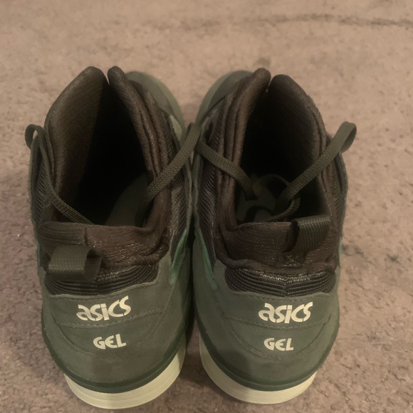 ASICS - Picture 3 of 5